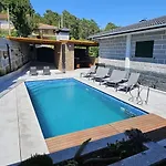 別荘 Casa Boucinhas Sao Sebastiao de Penha Longa